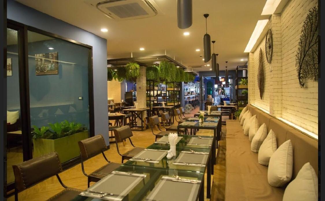 Neptuna Hotel Patong Buitenkant foto